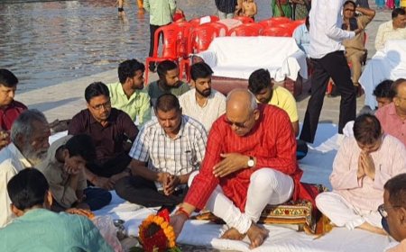 10वें दीपोत्सव के लिए राम की पैड़ी पर हुआ भूमिपूजन:अवध यूनिवर्सिटी के कुलपति विजेंद्र सिंह ने वैदिक मंत्रोच्चार के बीच भूमिपूजन किया