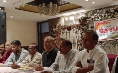 झांसी से पांच हजार कांग्रेसी जाएंगे दिल्ली, कई पहुंच चुके:प्रदेश सचिव बोले- नागरिकों के वोट चोरी करने वाले CEC के इस्तीफे तक चलेगा आंदोलन