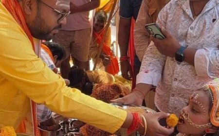 बलिया में कन्या पूजन कार्यक्रम आयोजित:डॉ. विजय रंजन ने की पूजा-अर्चना, बेटियों के सम्मान और सुरक्षा पर दिया जोर