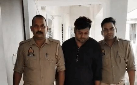 ठगों को बैंक खाते बेचने वाला शातिर बरेली में दबोचा:दिल्ली के साइबर गिरोह को कमीशन पर उपलब्ध कराता था खाते, मोबाइल और अहम दस्तावेज बरामद