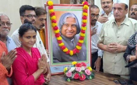 कांग्रेस ने मनाई डॉ. कलाम की जयंती:तिलक हाल में पुष्पांजलि अर्पित की, पूर्व राष्ट्रपति के विचारों पर चर्चा