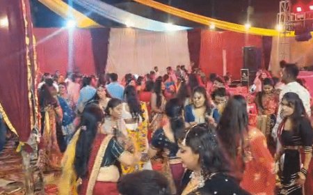अयोध्या में पहली बार भजन कॉन्सर्ट और डांडिया नाइट:महिलाओं ने जमकर किया डांस,हनुमान अंश मूवी के कलाकार भी पहुंचे