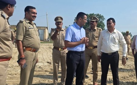 प्रतिमा विसर्जन में लापरवाही बर्दाश्त नहीं:सिसई घाट पहुंचे डीएम-एसपी, फ्लड पीएसी की तैनाती और सुरक्षा के इंतजाम करने के निर्देश