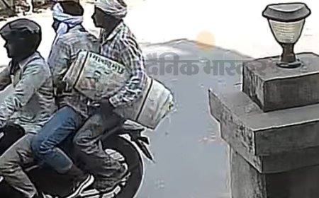 इटावा में झांसा देकर किसान से 48,600 रुपए की टप्पेबाजी:धान बेचकर लौट रहा था, CCTV सामने आने के बाद एसएसपी ने दरोगा को किया निलंबित
