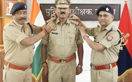 जालौन में चार उपनिरीक्षक बने निरीक्षक:एसपी ने कंधों पर स्टार लगाकर ईमानदारी से काम करने की दी सीख