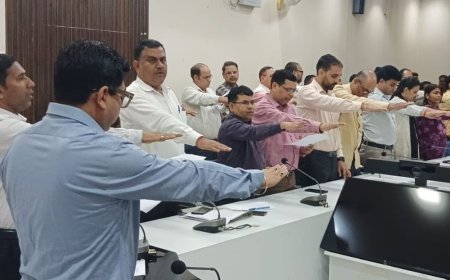 सरदार पटेल की 151वीं जयंती पर उन्नाव में कार्यक्रम:डीएम ने किया माल्यार्पण, पटेल के योगदान को किया याद