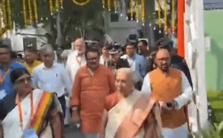 आगरा में राज्यपाल ने विधि संकाय बिल्डिंग का निरीक्षण किया:एमजी रोड पर लगा जाम, एक घंटे तक फंसे रहे लोग