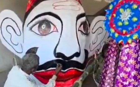 3 पीढ़ियों से रावण का पुतला बना रहा मुस्लिम परिवार:अमेठी में रामलीला का मंच तैयार करता है, गंगा-जमुनी तहजीब की मिसाल