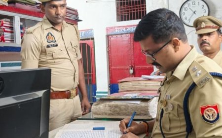 एसपी ने सलेमपुर-भाटपाररानी में दुर्गा पूजा पंडालों का निरीक्षण किया:सुरक्षा व्यवस्था परखी, भाटपाररानी थाने के रजिस्टर-सीसीटीवी भी जांचे