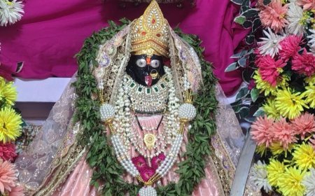 चंदौली में अष्टमी पर हुई मां महागौरी की पूजा:मंदिरों में उमड़ी भक्तों की भीड़, सुख-समृद्धि सभी ने की कामना