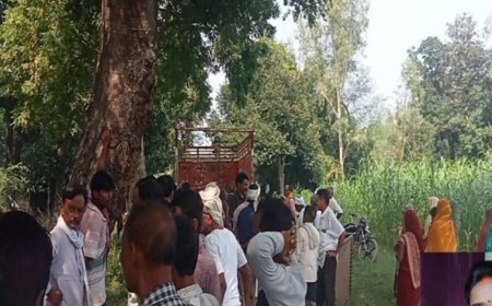 सुल्तानपुर में बेटी ने मां को फंदे पर लटकता देखा:चाचा को दी जानकारी, पुलिस ने शव पोस्टमार्टम के लिए भेजा