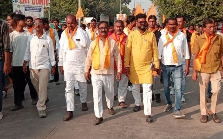 उरई में निकाली गई प्रभात फेरी:वाल्मीकि जयंती पर आयोजित भंडारा, श्रद्धालुओं ने ग्रहण किया प्रसाद