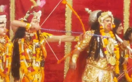 परेड रामलीला मंच पर धनुष-बाण से युद्व:रावण के साथ 1 लाख की भीड़ बोली जय श्री राम, लेजर लाइट, आसमानी आतिशबाजी देखिए VIDEO में