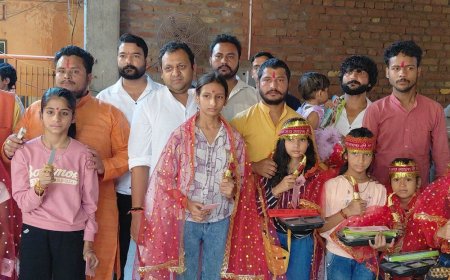 मुजफ्फरनगर में कन्या पूजन के बाद बेटियों को शस्त्र दिए:हिंदू रक्षा दल कराया भंडारा, जिलाध्यक्ष बोले- ‘बेटियों को शास्त्रों के साथ शस्त्रों की जानकारी भी हो