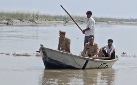 भाई ने छोटे को बचाया, बहन गंगा में डूबी:फर्रुखाबाद में बड़ा भाई रोते हुए बोला- बहन को नहीं बचा पाया, एनडीआरएफ भी कर रही तलाश