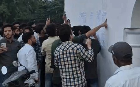 AMUSU- फाइनल लिस्ट चस्पा, कैंपस में गूंजे नारे:अध्यक्ष पद पर 10, उपाध्यक्ष पर 7 और सचिव के लिए 3 उम्मीदवार मैदान में; नामांकन निरस्त होने पर विरोध