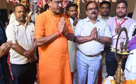 विंध्य महोत्सव में सांस्कृतिक कार्यक्रम की धूम:कलाकारों ने बांधा समां, अंगवस्त्र और स्मृति चिह्न देकर किया सम्मानित
