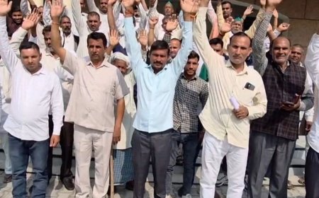 अमरोहा में कृषि भूमि पर जेल बनाने का विरोध:ग्रामीणों ने DM को सौंपा ज्ञापन, कहा- कृषि ही हमारी आजीविका