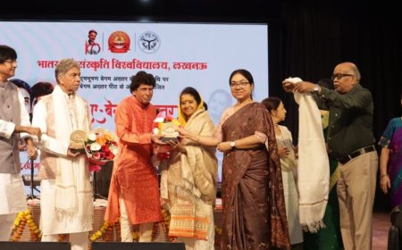 उस्ताद अहमद और मोहम्मद हुसैन ने गजलें पेश कीं:लखनऊ में ‘याद-ए-बेगम अख्तर’ कार्यक्रम; विद्यार्थियों को रियाज और धैर्य का महत्व बताया