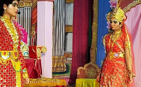 रामलीला में राम वनगमन, केवट प्रसंग का मंचन:लखनऊ में दशरथ-कैकई संवाद, दशरथ देहावसान ने दर्शकों को भावुक किया
