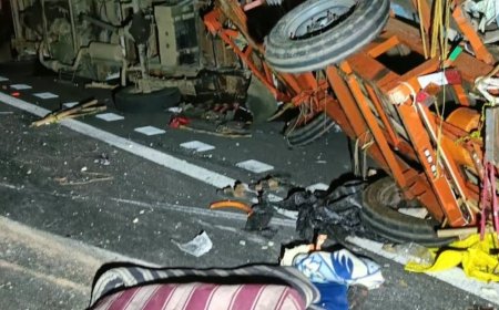 महाराष्ट्र के अमरावती में ट्रक-पिकअप वैन की टक्कर, 7 मौतें:18 घायल; समृद्धि हाईवे पर हादसा, देवी दुर्गा की प्रतिमा लेकर जा रहे थे लोग