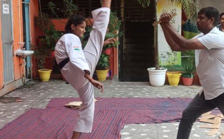 देवरिया में ताइक्वांडो बेल्ट ग्रेडिंग प्रतियोगिता आयोजित:खिलाड़ियों ने पंचिंग, ब्लॉकिंग, किकिंग और आत्मरक्षा के करतब दिखाए