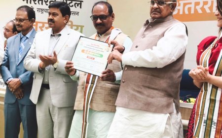 सुलतानपुर के संतराम शुक्ल हुए सम्मानित:विश्व हिंदी परिषद का अंतरराष्ट्रीय सम्मेलन, विज्ञान भवन में जुटे वरिष्ठ दिग्गज