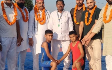 संभल में राष्ट्रीय कुश्ती प्रतियोगिता में पहलवानों ने दिखाया दमखम:रोमांचक मुकाबलों ने जीता दर्शकों का दिल, कई जिलों के खिलाड़ियों ने लिया हिस्सा