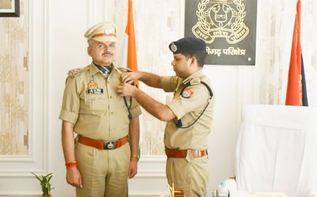 एसपी ओपी सिंह को मिला उत्कृष्ट सेवा पदक:डीआईजी प्रभाकर चौधरी ने सम्मानित किया, पुलिस विभाग में खुशी का माहौल