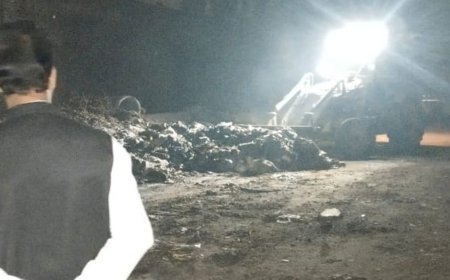 डीएम से शिकायत के बाद जागा नगर निगम:6 महीने से लगे कूड़े के ढेर को हटाने का काम शुरू, हटने के बाद होगा पौधरोपण