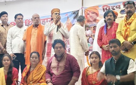 गोरखनाथ मंदिर में भजन कार्यक्रम:पुण्यतिथि पर कलाकारों ने भजनों के जरिए महंत अवेद्यनाथ को किया नमन