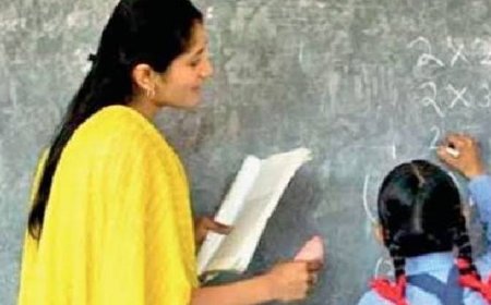 यूपी की बड़ी खबरें:यूपी के शिक्षकों को बड़ी राहत, साल में दो बार होगी शिक्षकों के चयन व प्रोन्नत वेतनमान की प्रक्रिया