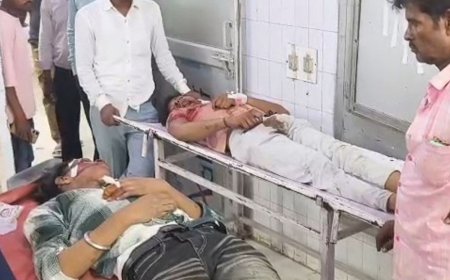 दो बाइकों की आमने-सामने टक्कर, दो युवक गंभीर:झांसी मेडिकल कॉलेज रेफर, महोबा के कबरई में चंद्रावल रोड पर गुरुवार रात हादसा