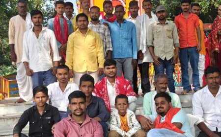 नवरात्रि उत्सव मनाया:घोरमा में नव दुर्गा पूजा समिति ने कराया जागरण, भजनों पर झूमे श्रद्धालु