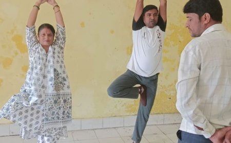 रामकोला में योग सेहत जागरूकता शिविर:सेवा संकल्प योजना में लोगों को योग और ध्यान के फायदे बताए