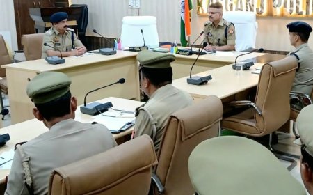 कासगंज में एसपी ने कानून-व्यवस्था की समीक्षा की:जनशिकायतों के त्वरित निस्तारण के दिए निर्देश,  लापरवाही पर कार्रवाई की चेतावनी