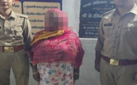 मेरठ के मंशादेवी मंदिर में चेन लूटती महिला रंगेहाथ पकड़ी:युवक के गले से झपटी चेन, साथी बाइक लेकर भागा