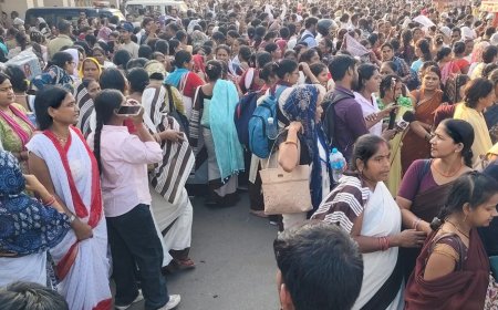 इको गार्डन के बाहर आशा बहनों का प्रदर्शन:अपनी मांगों को लेकर सड़क पर उतरीं आशा बहनें, जाम से आवागमन प्रभावित