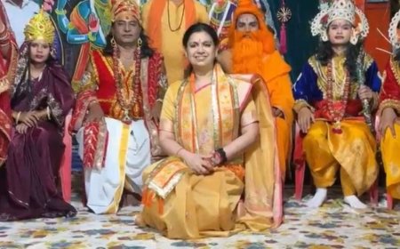 देसवाल और चक्र रामलीला में पहुंचीं पूर्व IAS दिव्या मित्तल:मिर्जापुर में कलाकारों और आयोजन समितियों का बढ़ाया उत्साह