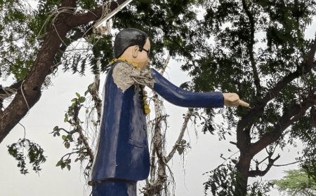 फिरोजाबाद में डॉ. अंबेडकर की मूर्ति खंडित:पुलिस-प्रशासन के अधिकारी पहुंचे, नई मूर्ति स्थापित करने की तैयारी