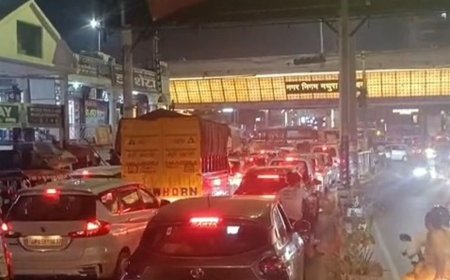 मथुरा में कृष्णा नगर से गोवर्धन चौराहे तक भीषण जाम:वाहनों की लंबी कतारों में फंसे लोग, स्कूली बच्चों और बुजुर्गों को भी हुई परेशानी