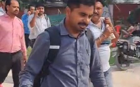 हाथरस में एमएलसी चुनाव के लिए पोलिंग पार्टियां रवाना:कल सुबह 8 से शाम 4 बजे तक 8 मतदान केंद्रों पर होगी वोटिंग, सुरक्षा के पुख्ता इंतजाम