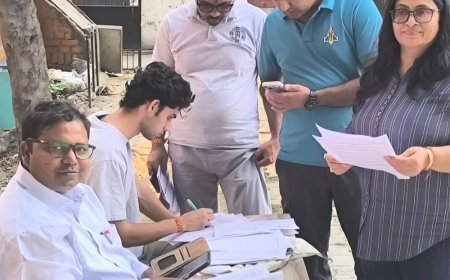 मैनपुरी में शनिवार को मतदाता पुनरीक्षण का विशेष अभियान:मतदाता पुनरीक्षण अभियान में युवाओं ने उत्साह दिखाया