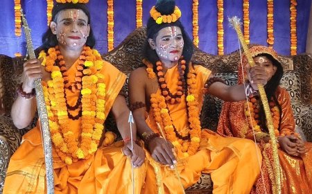 मिर्जापुर में आतिशबाजी के बीच रावण दहन देखने उमड़ी भीड़:बच्चों-युवाओं में सेल्फी लेने की होड़; सुरक्षा के लिए रूट डायवर्जन