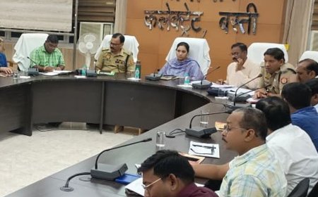 बस्ती में 34 केंद्रों पर होगी पीईटी परीक्षा:हर पाली में 13 हजार अभ्यर्थी देंगे परीक्षा, डीएम ने लिया व्यवस्थाओं का जायजा