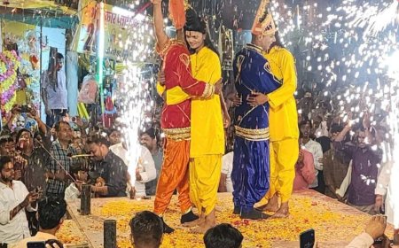 जौनपुर में रावण दहन के बाद हुआ भरत मिलाप:श्रीराम ने भरत को लगाया गले, मानिक चौक से सिपाह चौराहे तक निकली झांकी