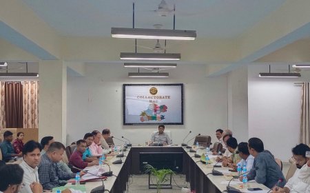 ताजोपुर औद्योगिक क्षेत्र में बिजली और नालों की समस्या उठी:मऊ की उद्योग बंधु बैठक में साड़ी की घटती मांग पर चिंता; डीएम ने की समीक्षा