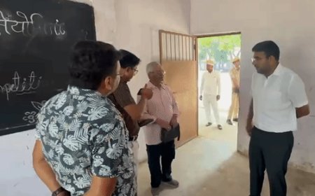 जिले के बूथों पर पूरे दिन बैठे BLO:वोटर लिस्ट में नाम जोड़वाने के लिए लोगों ने आवेदन किया; DM ने निरीक्षण किया