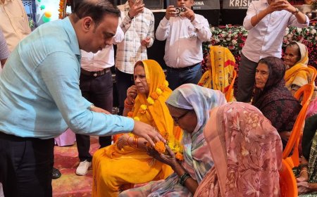जालौन में सेवा संकल्प अभियान:डीएम ने बुजुर्गों का जाना हालचाल, स्वास्थ्य शिविर लगाकर दी बेहतर सेवाएं