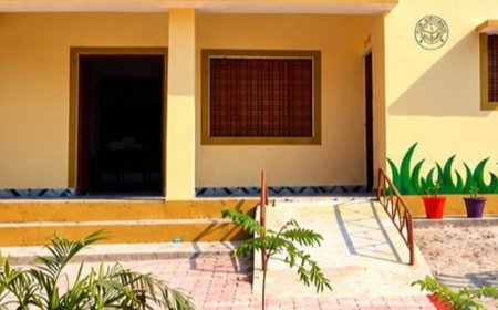 झांसी के 80 आंगनबाड़ी केंद्र बने मॉडल:स्मार्ट टीवी से पढ़ाई करेंगे बच्चे, दीवारों पर कलरफुल पेंटिंग भी दे रहीं ज्ञान